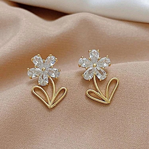 Jewelry - 🌼🌼NEW🌼🌼Beautiful Flower Earrings  with 925 Silver Posts